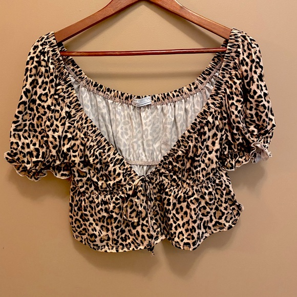 Urban Outfitters leopard print tie croptop - Picture 1 of 4